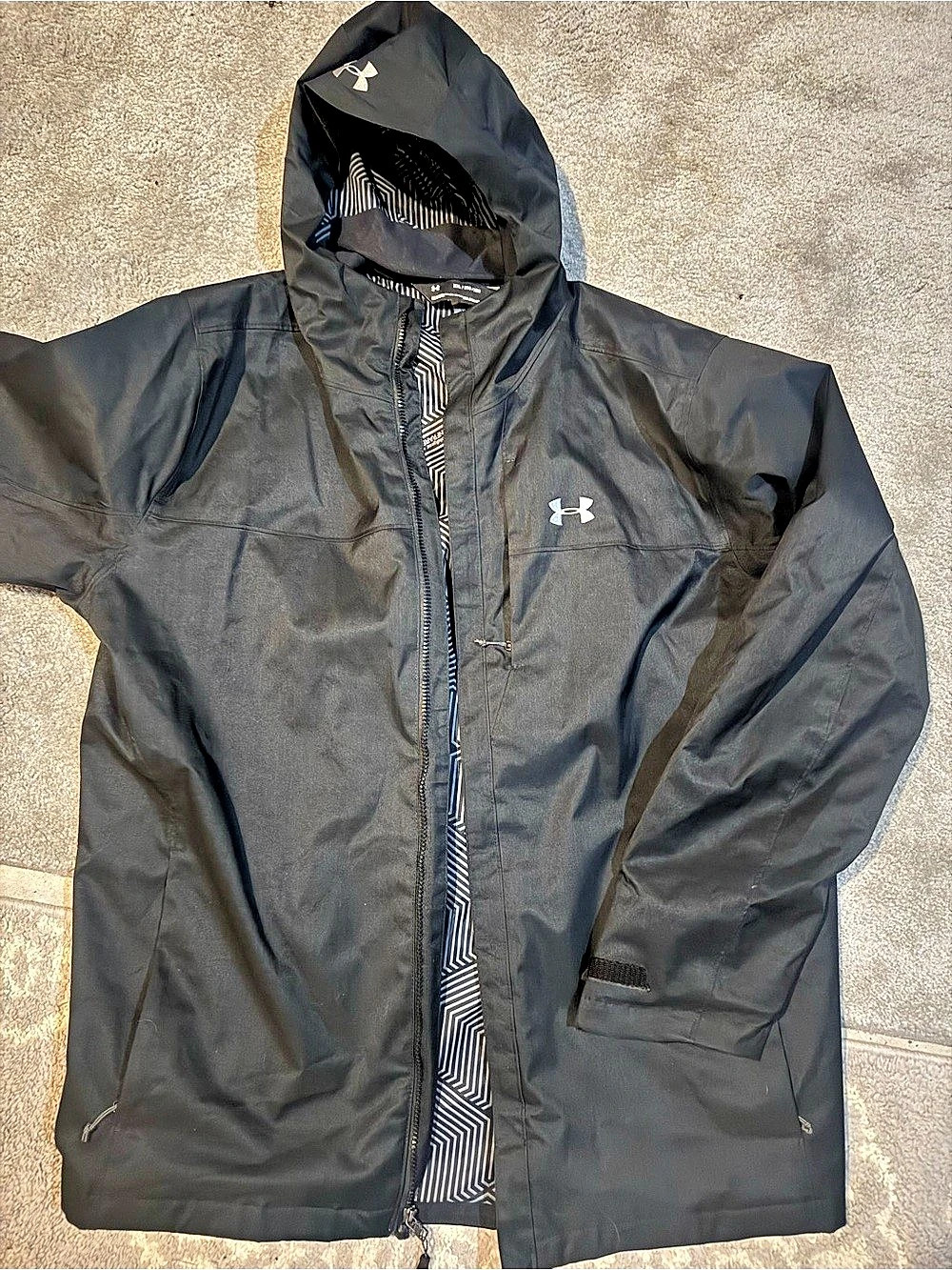 Under Armour Men's Black Hooded Jacket